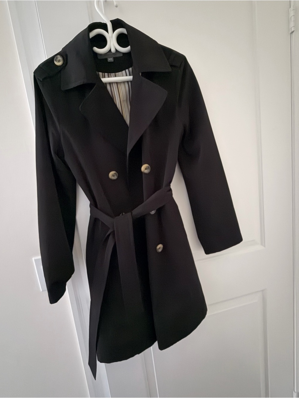 Classic Liz Claiborne Black Double-Breasted Women's Trench Coat with Belt